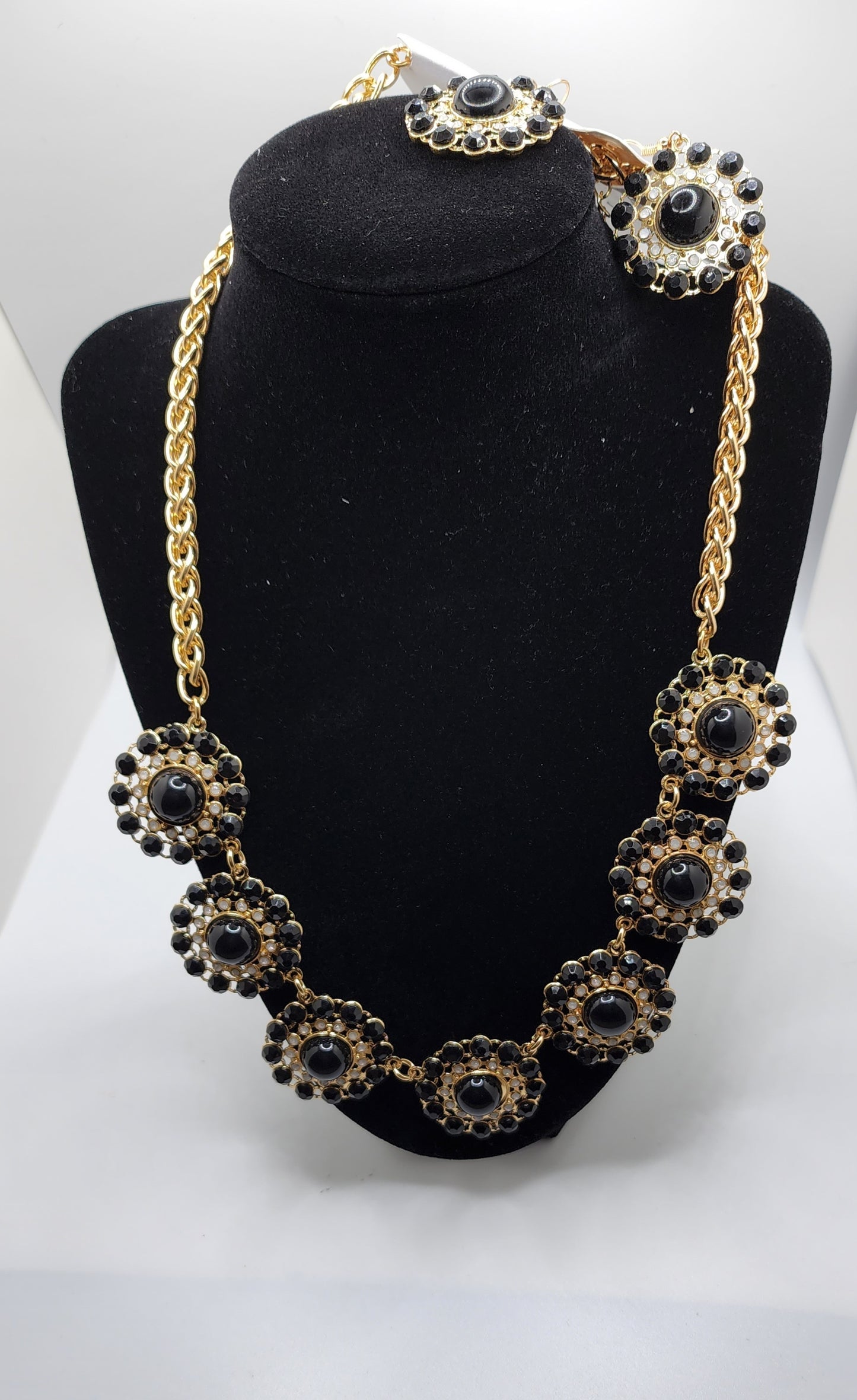 Statement necklace